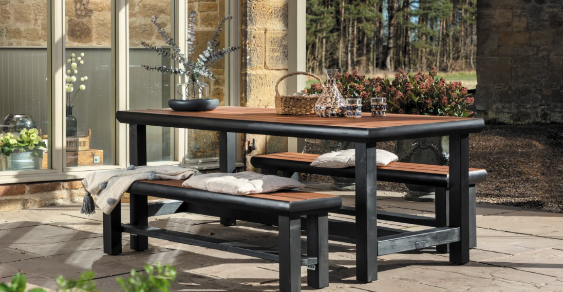 How To Create Your Perfect Outdoor Dining Arrangement This Summer