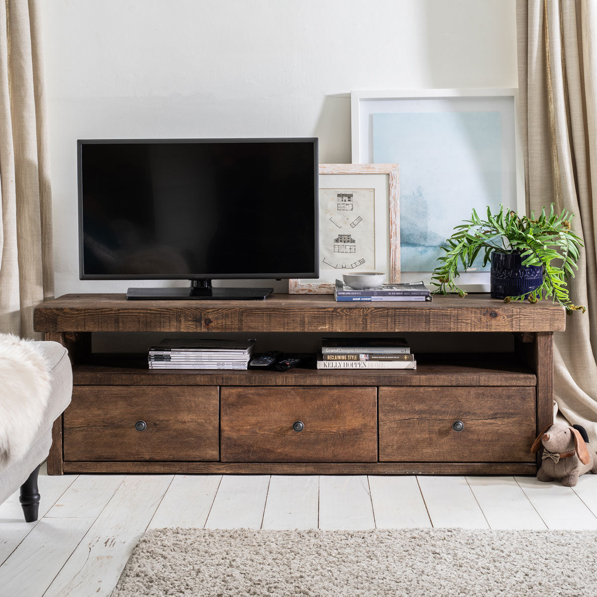 Derwent TV Stand -