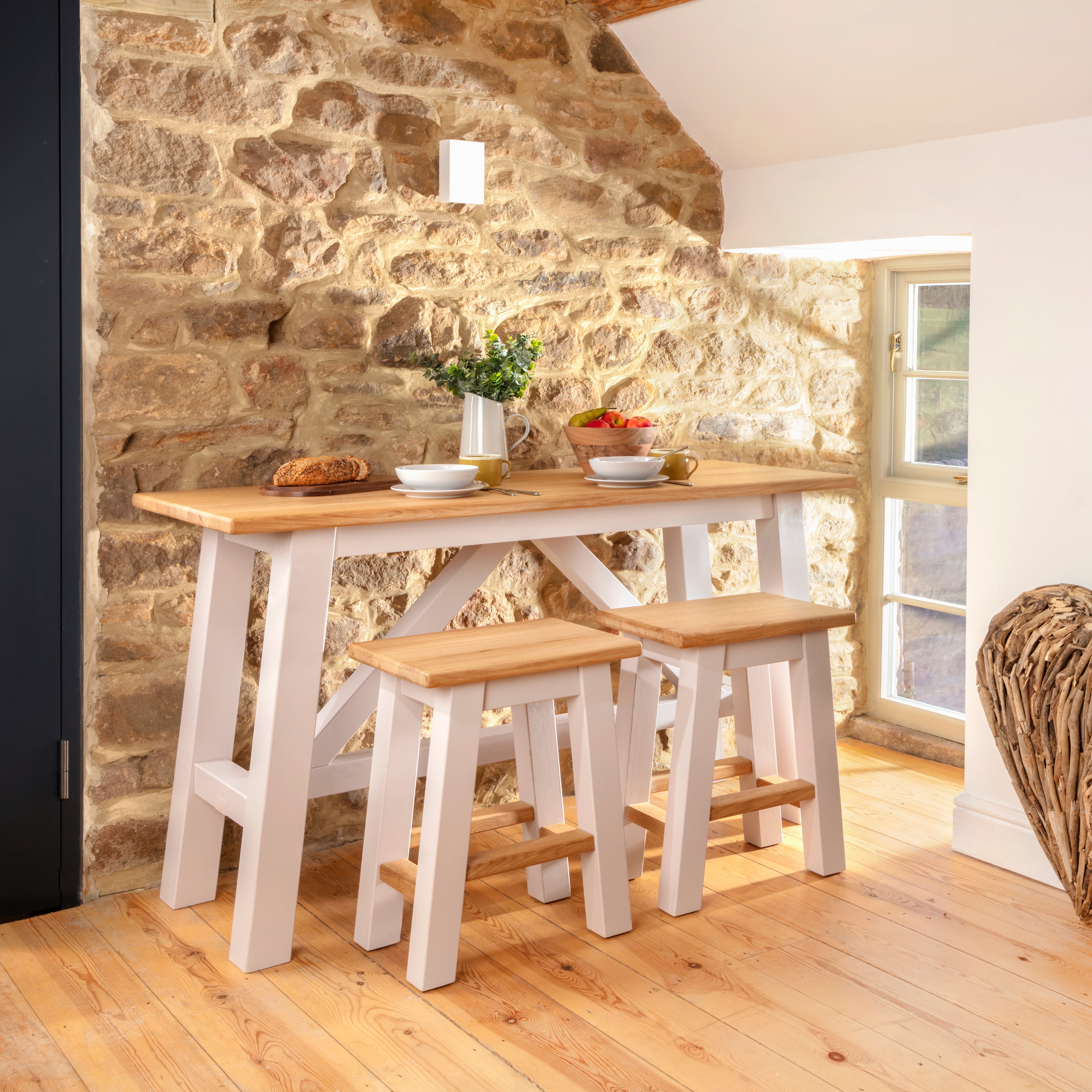 Oak breakfast bar and 2 online stools